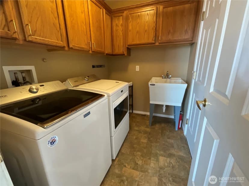 Property photo for 1382 Nw Kathleen Drive, Oak Harbor photo 13