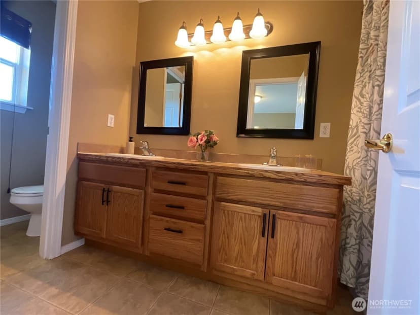 Property photo for 1382 Nw Kathleen Drive, Oak Harbor photo 17