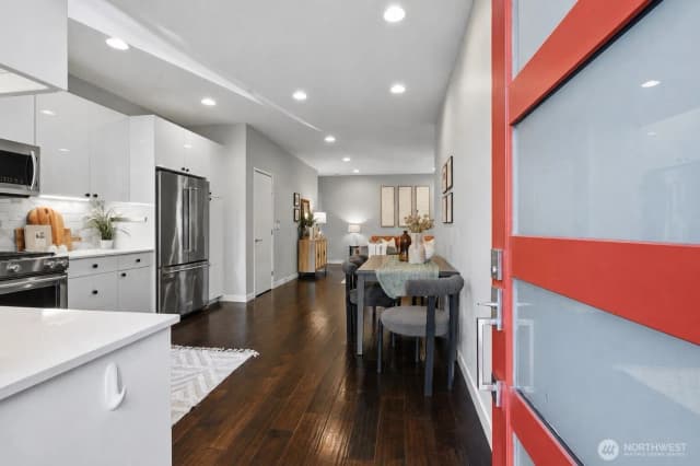Property photo for 1530 13th Avenue S #d, Seattle photo 3