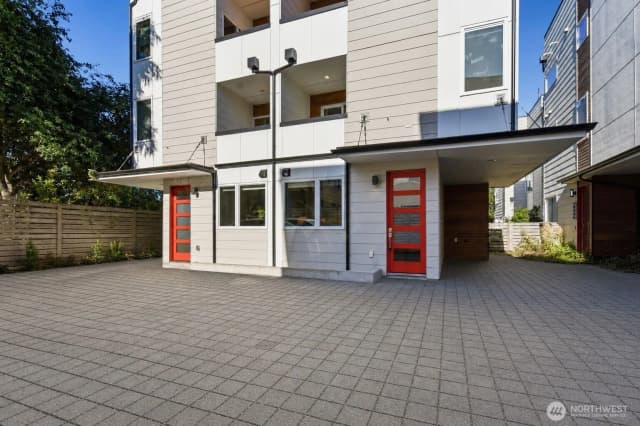 Property photo for 1530 13th Avenue S #d, Seattle photo 2