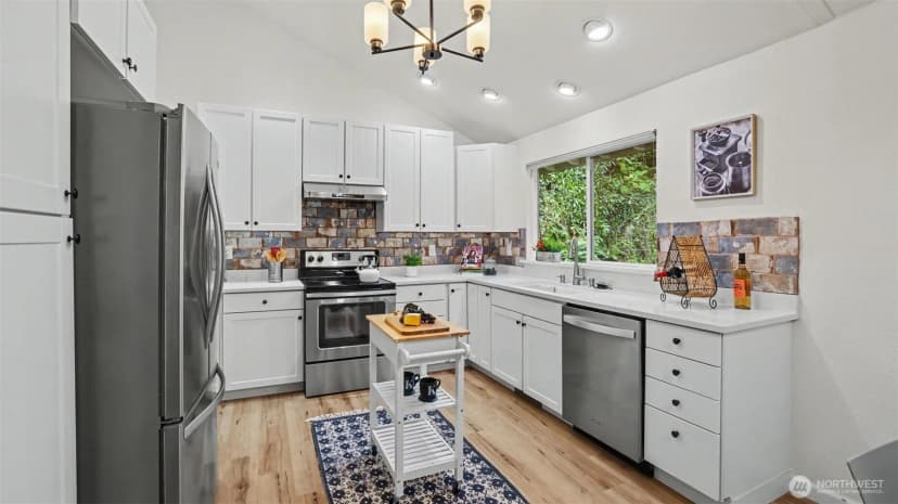 Property photo for 15041 Se Fairwood Boulevard, Renton photo 9