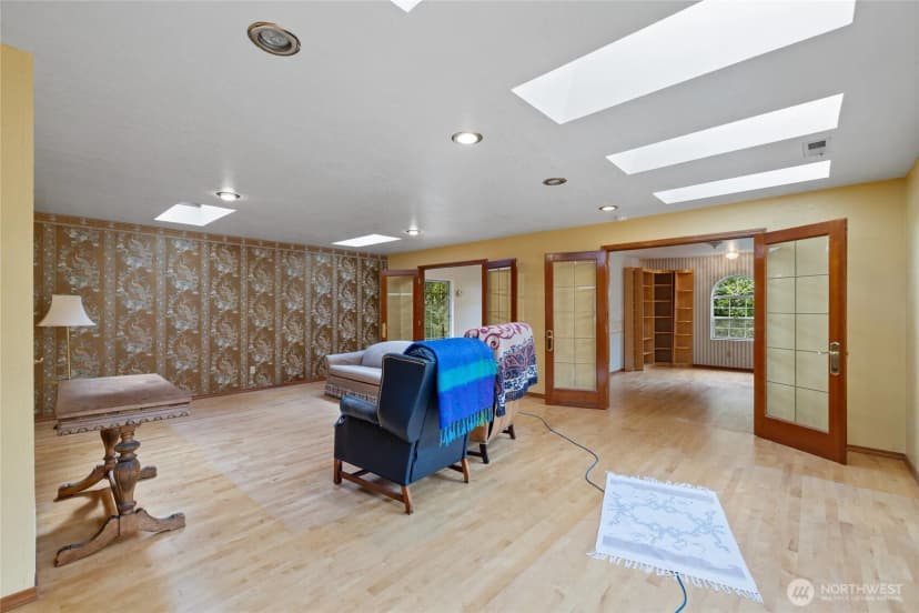Property photo for 43103 Hilligoss Lane E, Eatonville photo 15