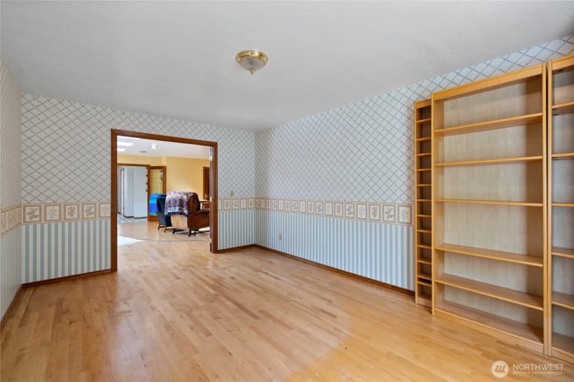 Property photo for 43103 Hilligoss Lane E, Eatonville photo 16