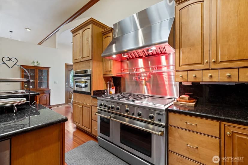 Property photo for 43103 Hilligoss Lane E, Eatonville photo 9
