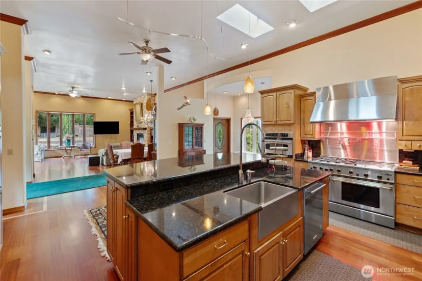 Property photo for 43103 Hilligoss Lane E, Eatonville photo 10