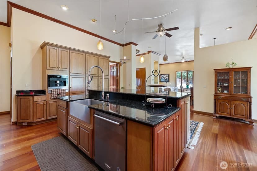 Property photo for 43103 Hilligoss Lane E, Eatonville photo 8