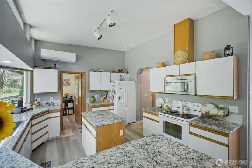 Property photo for 415 118th Avenue E, Edgewood photo 22