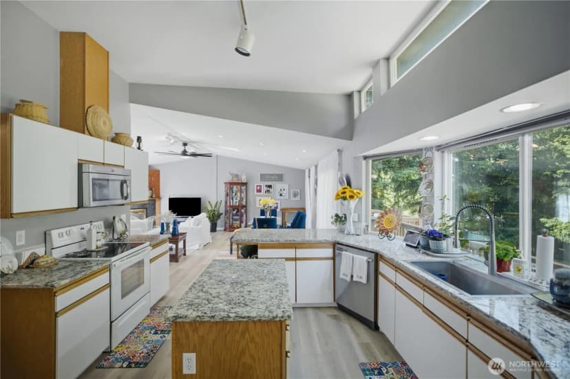 Property photo for 415 118th Avenue E, Edgewood photo 21
