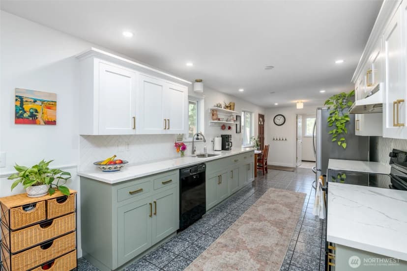 Property photo for 424 119th Avenue E, Edgewood photo 8
