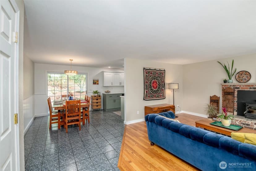 Property photo for 424 119th Avenue E, Edgewood photo 6