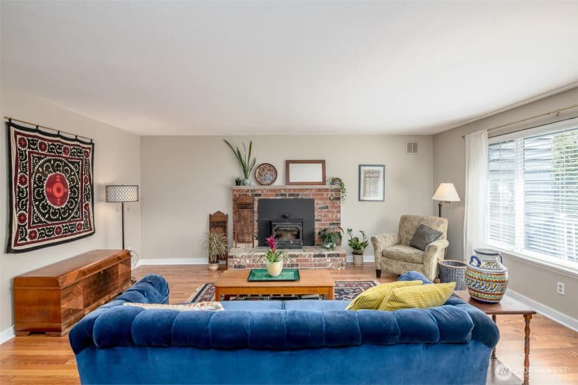 Property photo for 424 119th Avenue E, Edgewood photo 5