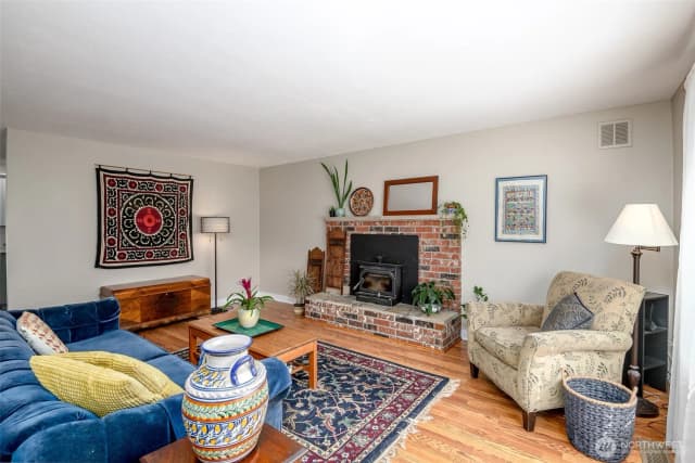 Property photo for 424 119th Avenue E, Edgewood