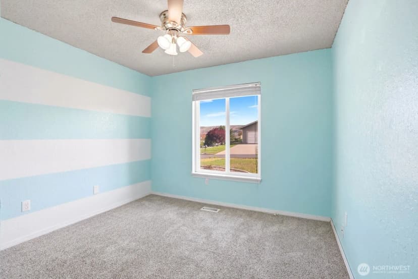 Property photo for 207 Palmer Drive, Selah photo 12