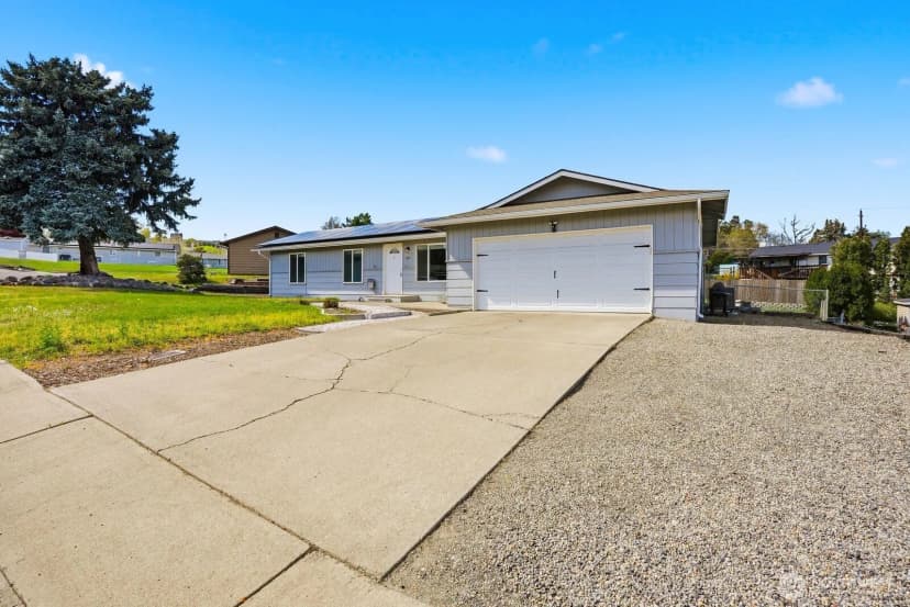 Property photo for 207 Palmer Drive, Selah photo 3