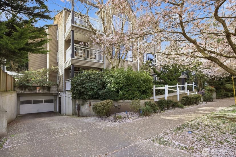 Property photo for 215 20th Avenue E #105, Seattle photo 29