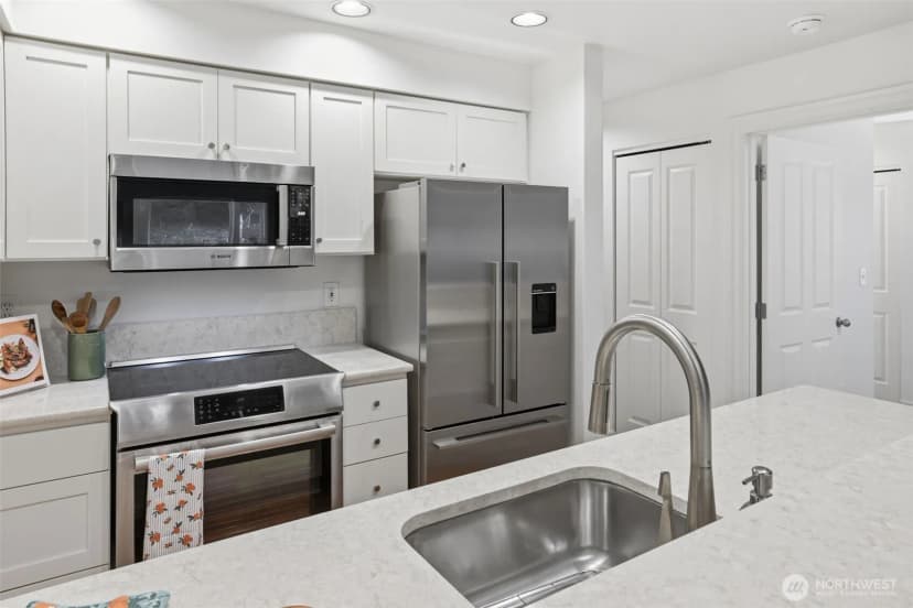Property photo for 215 20th Avenue E #105, Seattle photo 10