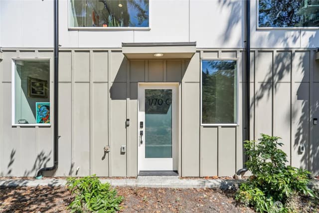 Property photo for 1770 C 14th Avenue S, Seattle photo 2