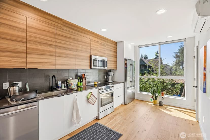 Property photo for 1770 C 14th Avenue S, Seattle photo 9