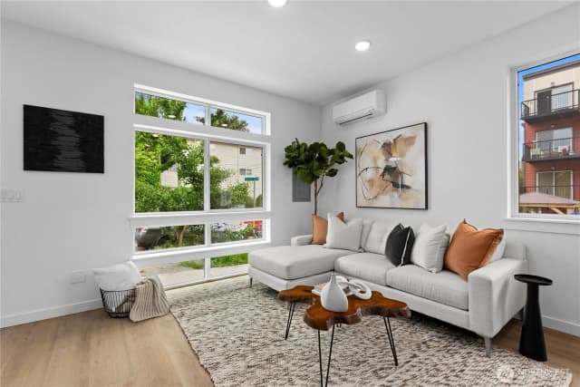 Property photo for 6544 A Latona Avenue Ne, Seattle photo 4