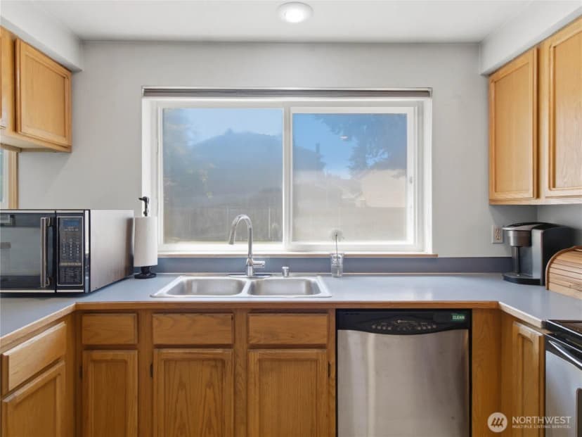 Property photo for 1239 S 236th Place, Des Moines photo 14