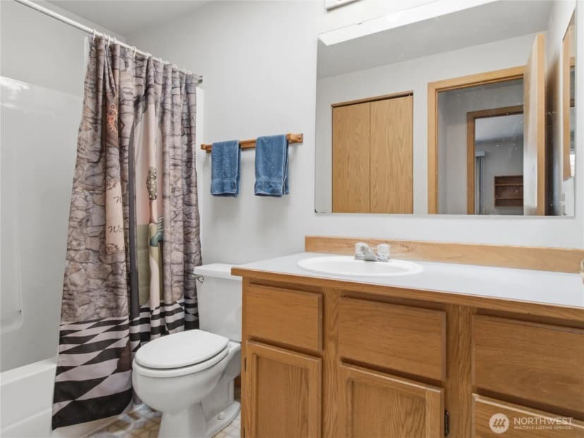 Property photo for 1239 S 236th Place, Des Moines photo 32