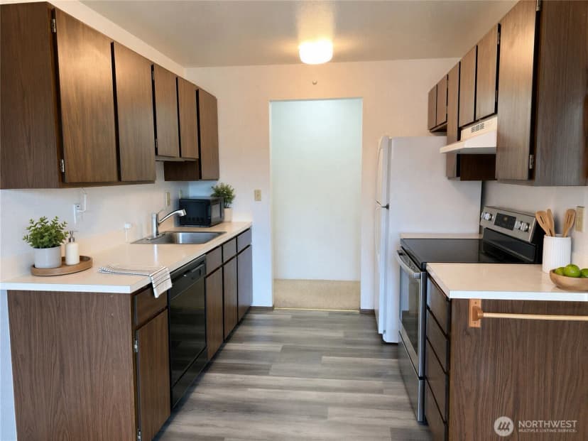 Property photo for 8848 Interlake Avenue N, Seattle photo 21