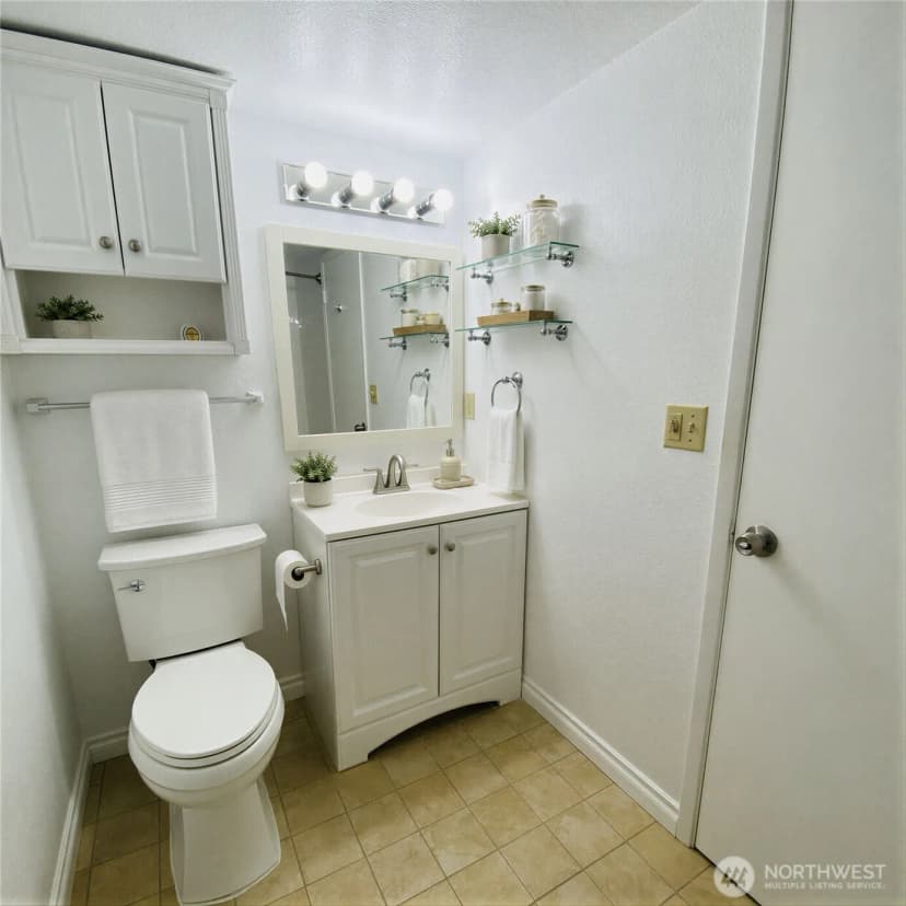 Property photo for 8848 Interlake Avenue N, Seattle photo 11