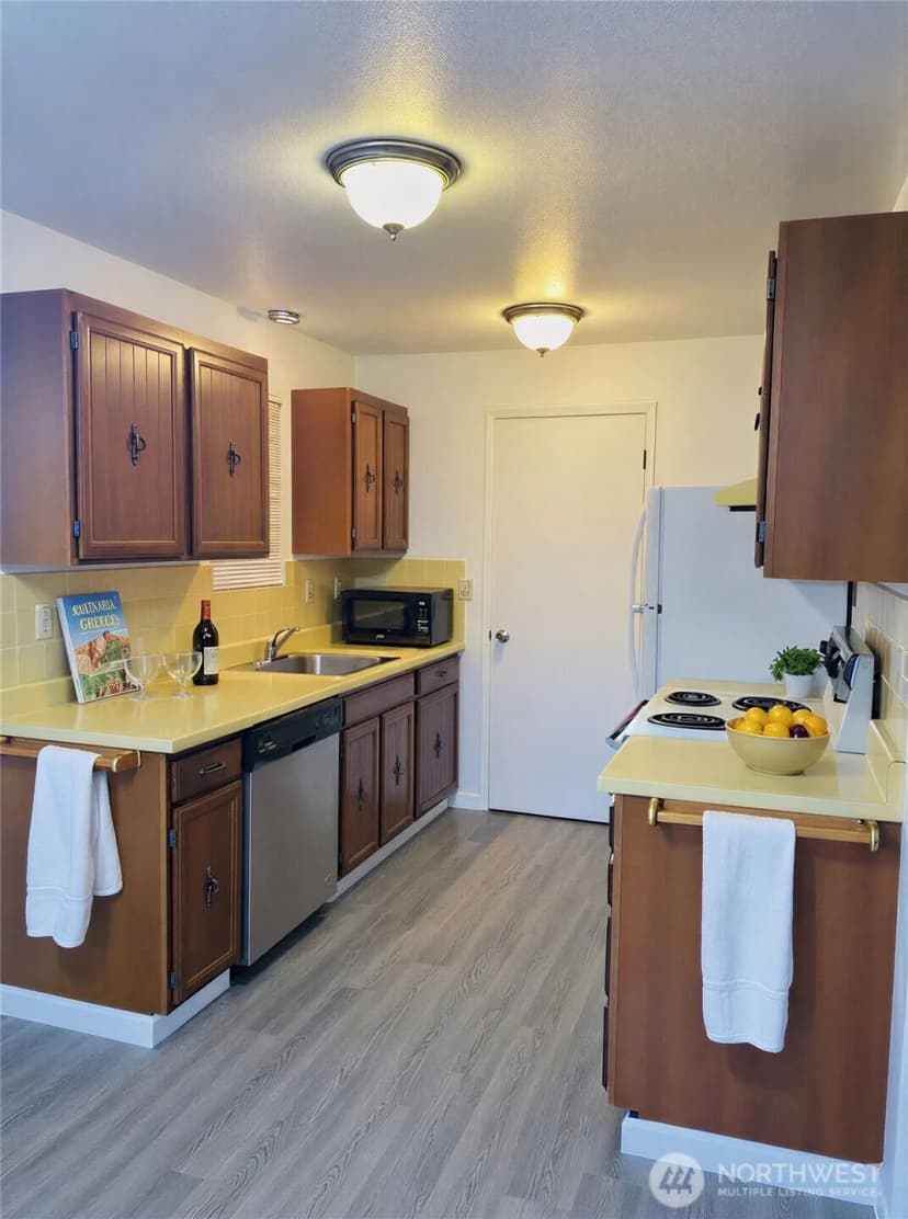 Property photo for 8848 Interlake Avenue N, Seattle photo 6