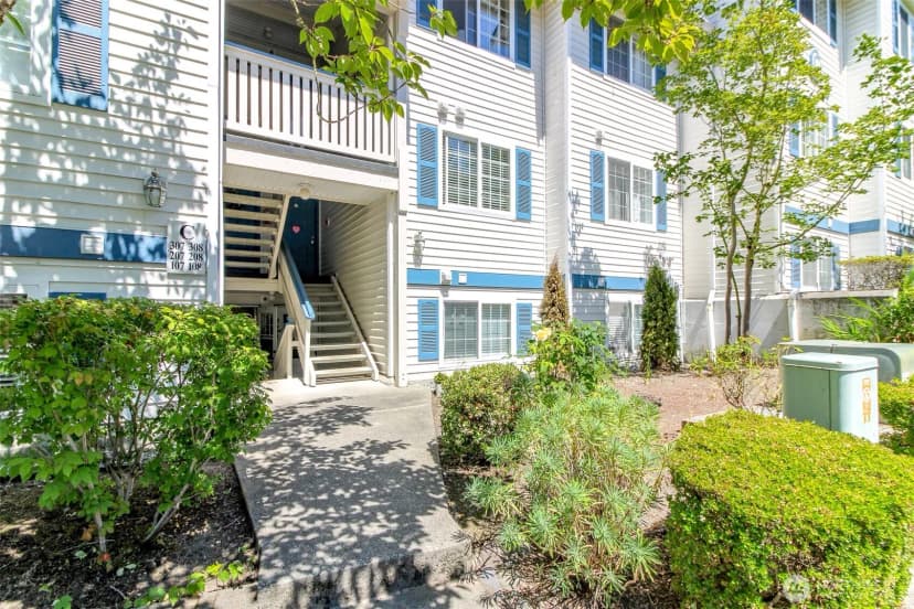 Property photo for 949 Aberdeen Avenue Ne #c107, Renton photo 2
