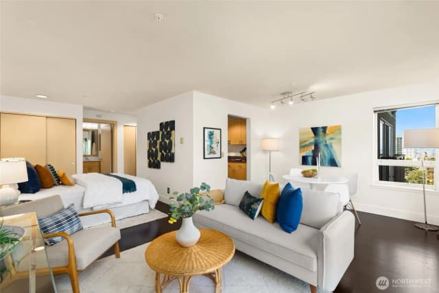 Property photo for 1711 E Olive Way #308, Seattle photo 2