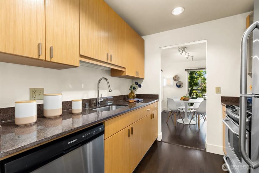Property photo for 1711 E Olive Way #308, Seattle photo 10