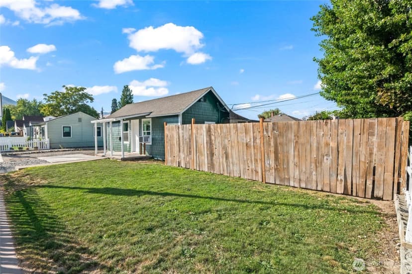 Property photo for 1014 Cherry Street, Wenatchee photo 5