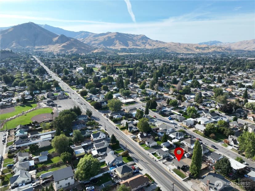 Property photo for 1014 Cherry Street, Wenatchee photo 2