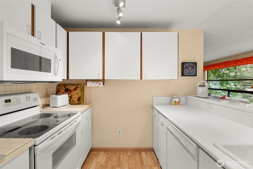Property photo for 1111 S 249th Place, Des Moines photo 10