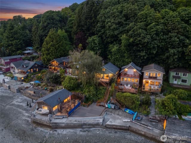 Property photo for 28243 Manzanita Beach Road Sw, Vashon