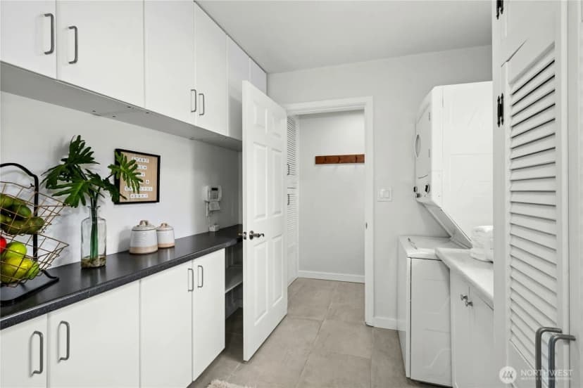 Property photo for 1572 Ne 170th Street, Shoreline photo 12