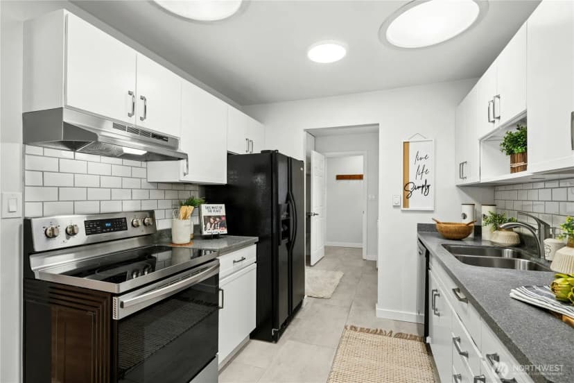 Property photo for 1572 Ne 170th Street, Shoreline photo 10