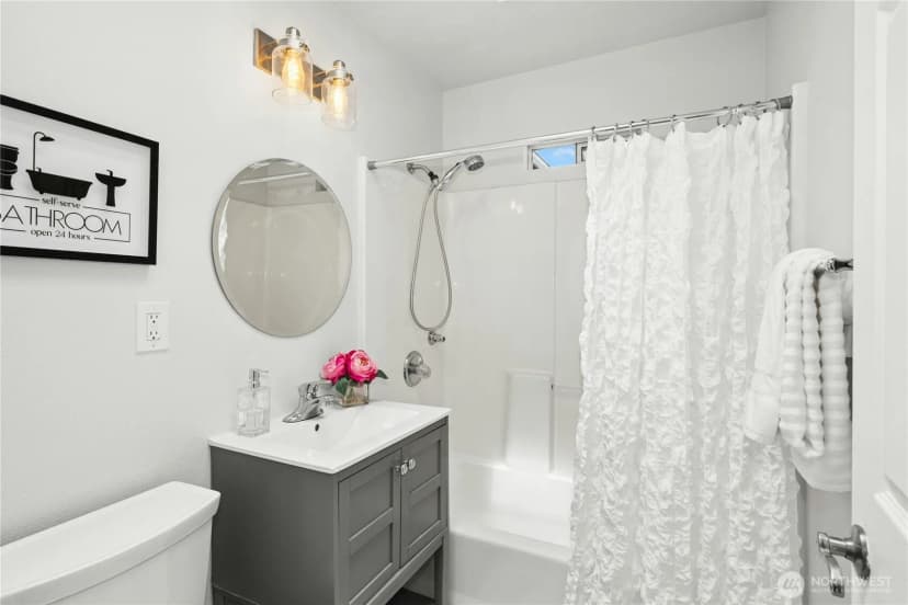 Property photo for 1572 Ne 170th Street, Shoreline photo 19