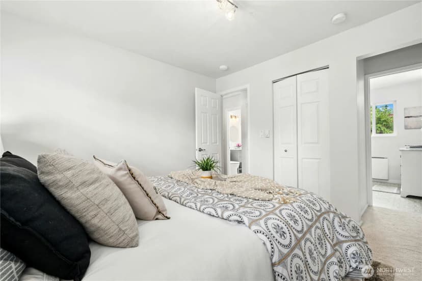 Property photo for 1572 Ne 170th Street, Shoreline photo 14