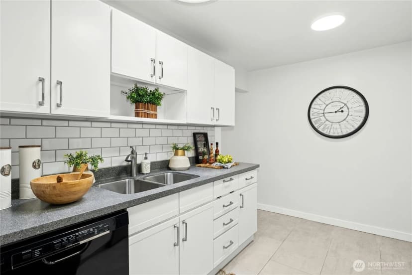 Property photo for 1572 Ne 170th Street, Shoreline photo 11