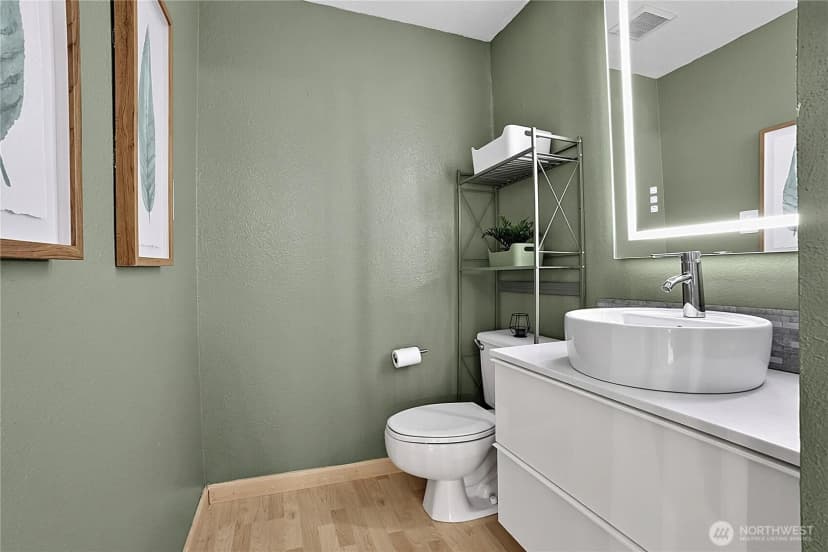 Property photo for 10011 Ne 138th Place #a5, Kirkland photo 9
