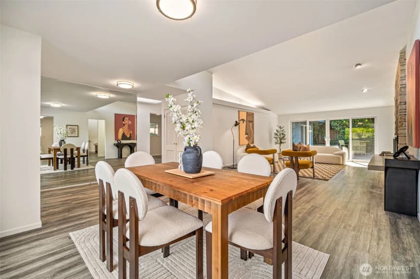 Property photo for 15805 64th Avenue Ne, Kenmore photo 6