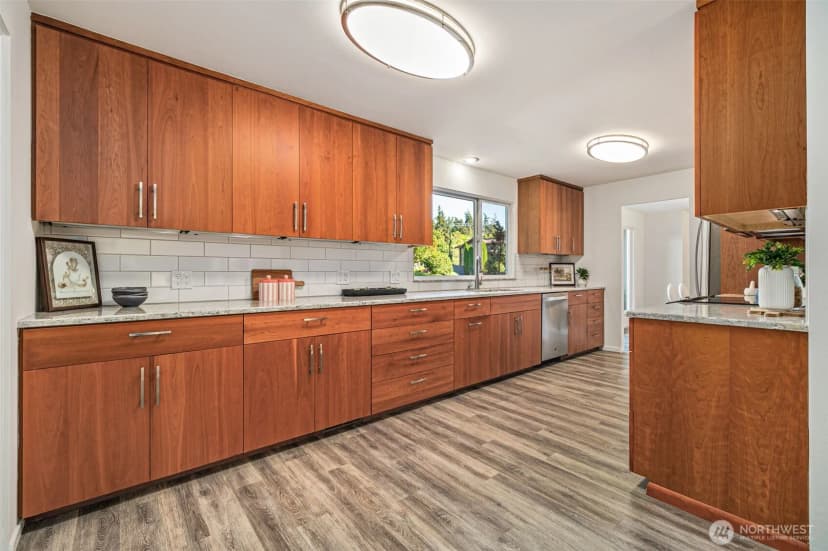 Property photo for 15805 64th Avenue Ne, Kenmore photo 13