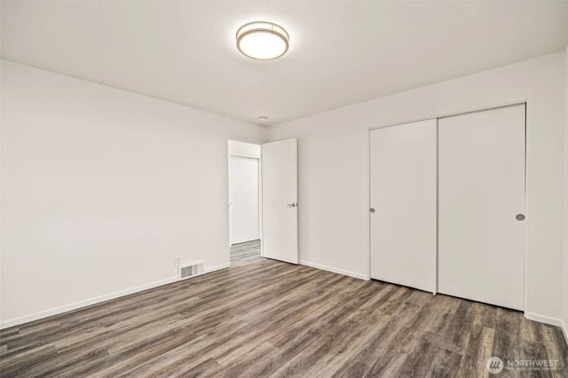 Property photo for 15805 64th Avenue Ne, Kenmore photo 25
