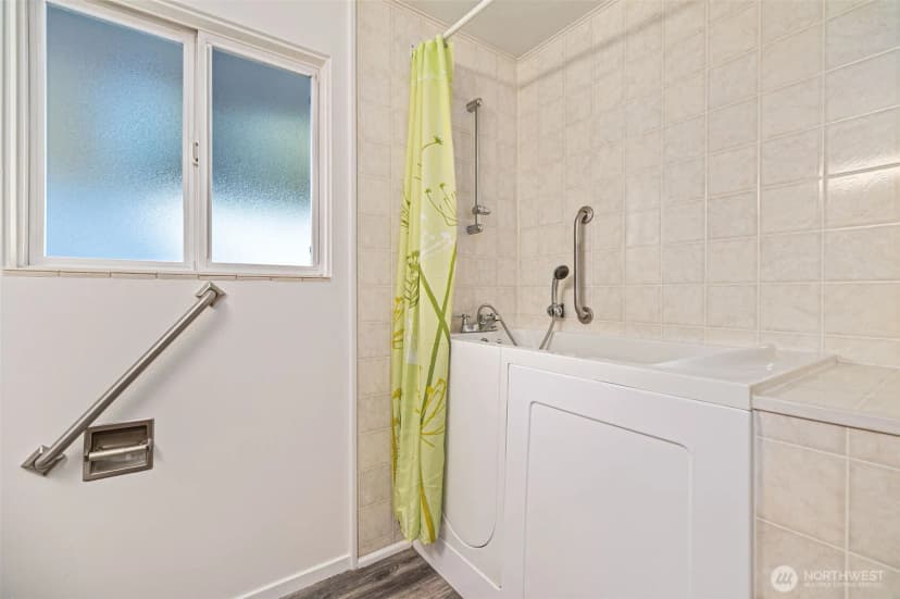 Property photo for 15805 64th Avenue Ne, Kenmore photo 30
