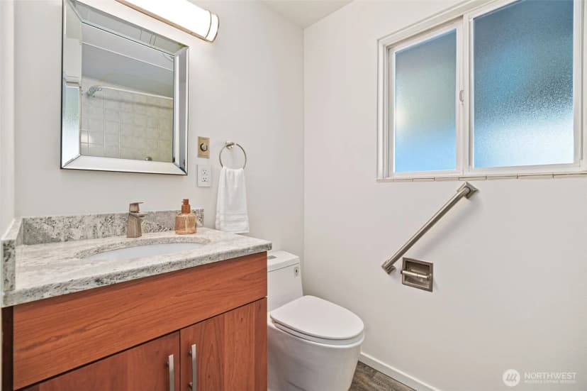 Property photo for 15805 64th Avenue Ne, Kenmore photo 29