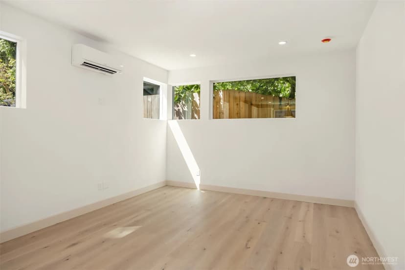Property photo for 1257 Ne 100th Street, Seattle photo 4