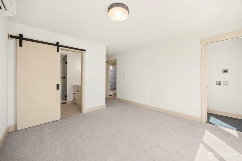 Property photo for 1255 Ne 100th Street, Seattle photo 13