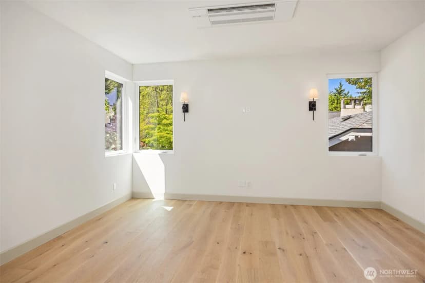 Property photo for 1255 Ne 100th Street, Seattle photo 9