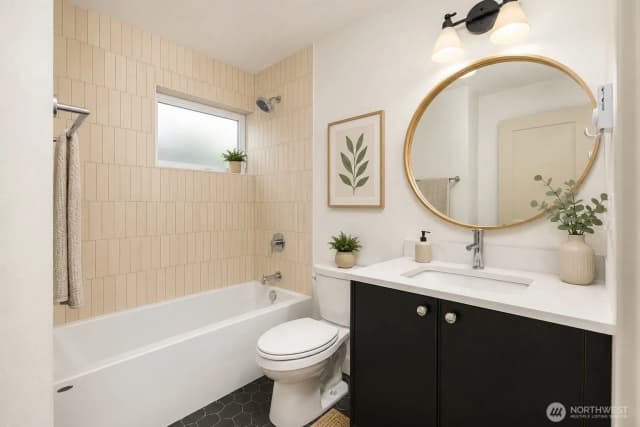 Property photo for 1255 Ne 100th Street, Seattle photo 4